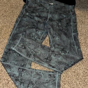 Avia snakeskin print leggings (L) - EUC!